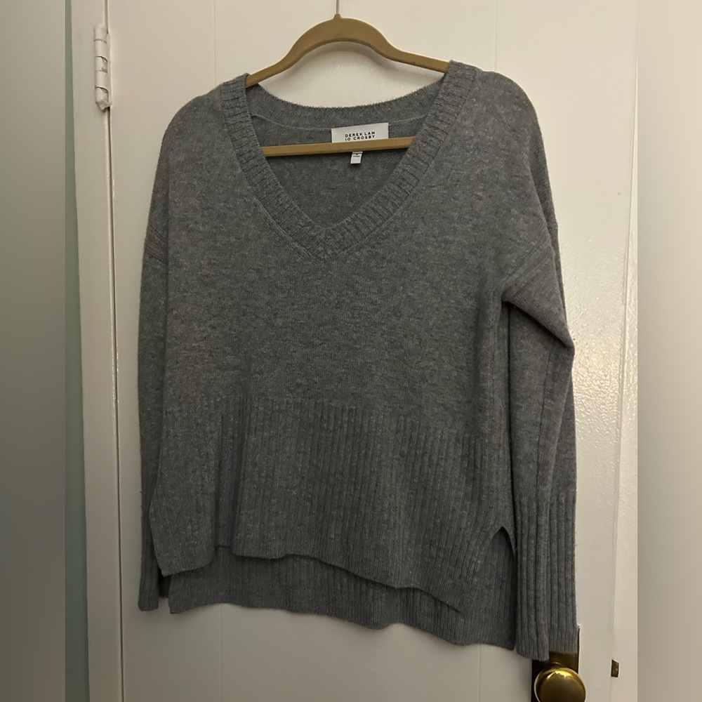 DEREK LAM 10 CROSBY Gray V-Neck Cashmere Sweater Hi- Low Hem Sweater
Size S/P